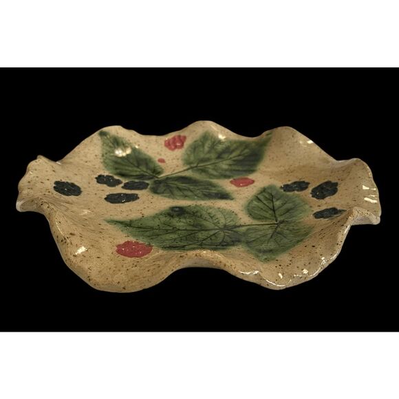 Vintage Handmade Studio Pottery Blackberry Dish Scalloped Signed - Picture 2 of 5
